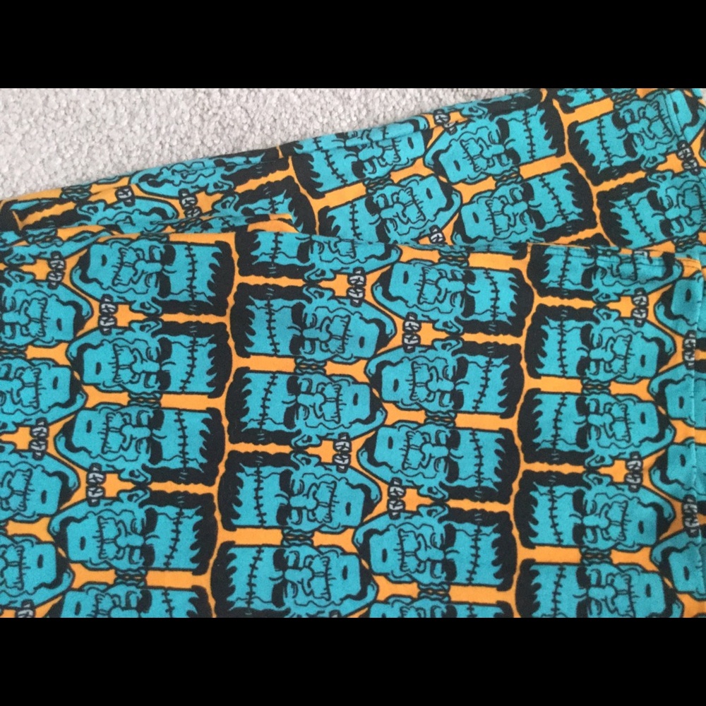 LuLaRoe OS Frankenstein leggings.
